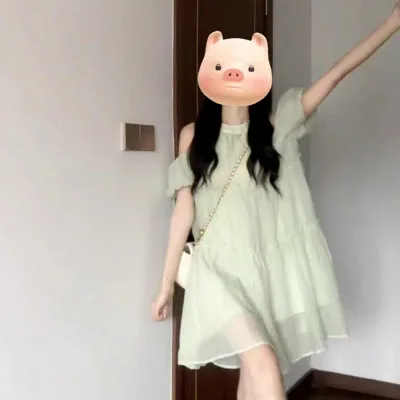 ワンピース レディース グリーン ノースリーブ ホルターネック 肩出し フレンチ ミニ丈 ショート丈 体型カバー ゆったり 着痩せ 細見え お腹周り 二の腕カバー 切り替え 高級感 かわいい カジュアル 普段使い お呼ばれ 食事会 デート パーテ