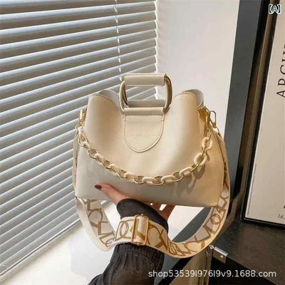 ショルダーバッグ レディース バケツバッグ チェーン 通勤 2way 肩掛け 斜めがけ 軽量 自立 シンプル 無地 マチ広 お出かけ 鞄 カバン カジュアル 仕事 フォーマル 大人 おしゃれ 大容量 ギフト プレゼント