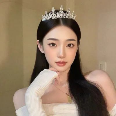 ティアラ レディース 女の子 キッズ 子供用 王冠 髪飾り ヘアアクセサリー プリンセス カチューシャ 誕生日 結婚式 パーティー ブライダル 花嫁 合金 電気メッキ加工 高級感 キラキラ ゴージャス 春夏 インフルエンサー 装飾 シルバー ヘッドドレス