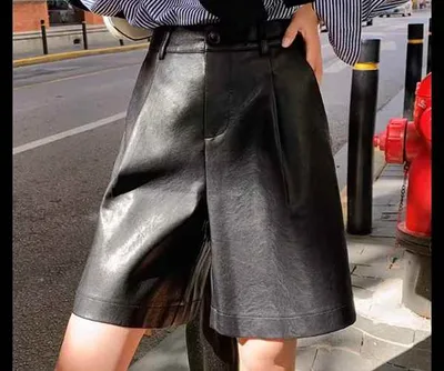 レディース パンツ ハーフパンツ ショートパンツ レザーパンツ ワイド ポケット ハイウエスト レザー PU かわいい 大人可愛い きれいめ シンプル カジュアル 上品 おしゃれ かっこいい レトロ ラフ ボーイッシュ ルーズ クール エレガント ナチュラル ハンサム シック