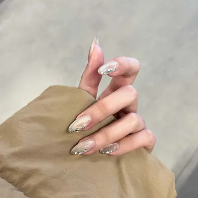 ネイルチップ レディース つけ爪 ジェルネイル 完成品 キャッツアイ マグネットネイル 花柄 手描き アート 高級感 映える 肌なじみ良い ヌードカラー 透け感 美爪 貼るだけ セルフネイル 簡単装着 ナチュラル 上品 大人かわいい オシャレ デート