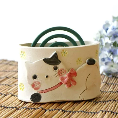 蚊取り線香ホルダー おしゃれ 陶器 ねこ ネコ 蚊遣り 蚊遣り器 蚊取り線香入れ 立て 和風 かわいい 蚊取線香 日本製 焼き物 虫除け 美濃焼 陶器の蚊遣り のびのびネコ