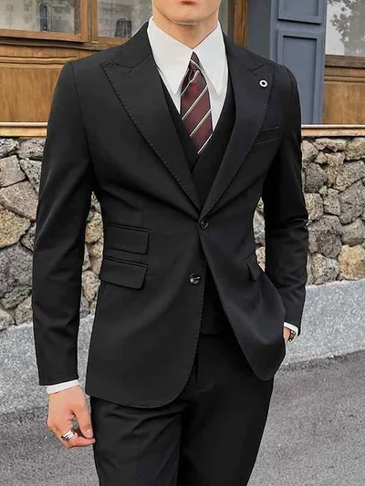 スーツ メンズ 男性用 スリーピース 2つボタン ジャケット ベスト スラックス 結婚式 新郎 礼服 フォーマル ビジネス カジュアル ライトビジネス スリムフィット ピークドラペル 化繊混紡 春夏 ブラック ダークグレー