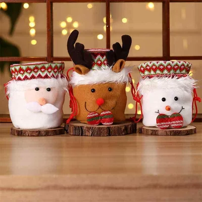 Drawstring Bag for Children Christmas Santa Snowman Reindeer Apple Present Gift Wrapping Bag Made of Cloth Small Size Cute Winter Event Gift Candy Holder