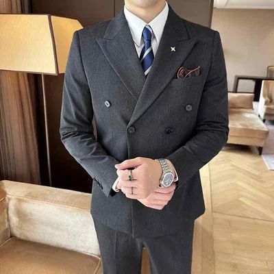 スーツ メンズ 男性 秋冬 厚手 ダブルブレスト スリーピース ビジネス フォーマル 結婚式 礼服 披露宴 セットアップ スリムフィット 混紡 再生繊維 ピークドラペル 通勤 オフィス 冠婚葬祭