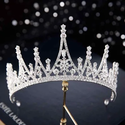 ティアラ レディース ヘアアクセサリー クラウン 王冠 ウェディング ブライダル 結婚式 花嫁 挙式 披露宴 二次会 誕生日 パーティー ヘッドドレス 髪飾り キラキラ ラインストーン 華やか 上品 エレガント
