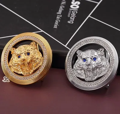 バックル ヘッド ベルトバックル エンブレム 円形 丸 ゴールド シルバー ウルフ 狼 ラインストーン 光沢 立体的 彫刻 メンズ ギフト 高級感 おしゃれ 輝き モダン