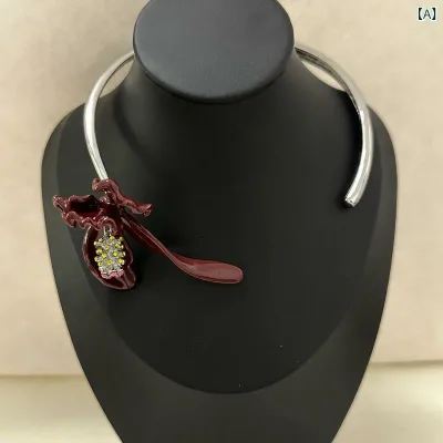 チョーカー レディース ネックレス アクセサリー 花 フラワー 欧米風 レトロ メタル エナメル 立体 デコルテチェーン 首飾り 調整可能 アジャスター付き 華やか 大人 上品 パーティー 結婚式