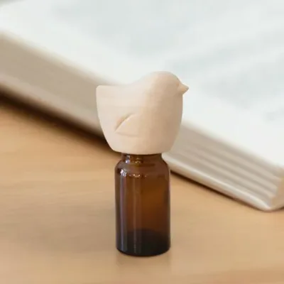 【エッセンシャルオイルを入れて傾けるだけ】 精油瓶付き アロマキャップ 天然木 水不要 気化式 アロマディフューザー 10ml アニマル パーソナルスペース 鳥 バード Bird