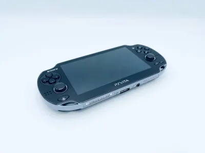 中古 PlayStation Vita (プレイステーション ヴィータ) 3G/Wi-Fiモデル クリスタル・ブラック (PCH-1100AB01) 有機EL SONY ソニー ビータ PSVita プレステ 携帯ゲーム機 ゲーム機 タッチパネル 背面タッチパッド WiFi レトロ 懐かしい 平成 平成レトロ 一人時間 通勤 通学
