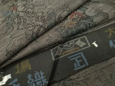 平和屋着物●本場大島紬 更紗花唐草文 反端付き 正絹 逸品 CABC8090gh