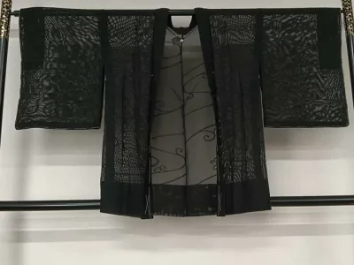 平和屋着物▽羽織 スリーシーズン 春夏秋 塵除け 唐草文 黒地 正絹 逸品 AABJ9738jh
