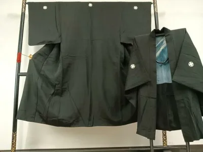 平和屋着物●男性 黒紋付 羽織セット 正絹 逸品 AABI2058fy