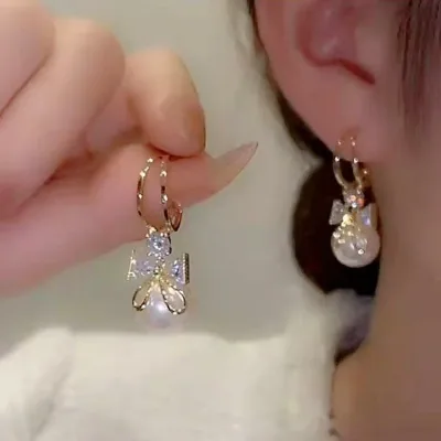 ピアス レディース S925銀針 人魚姫 パール スタッドピアス 揺れる アクセサリー 小ぶり シンプル 大人っぽい フレンチスタイル エレガント 上品 華奢感 韓国 大人かわいい 普段使い オフィス デート お呼ばれ パーティー ギフト プレゼント