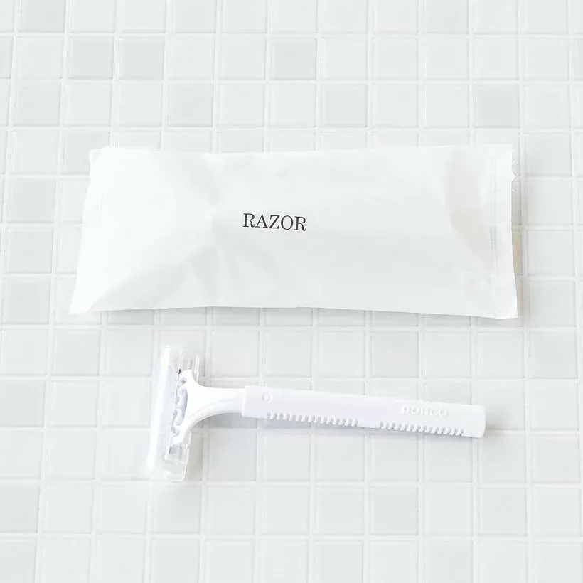 業務用使い捨てカミソリ RA二枚刃T字カミソリ T字シェーバー 髭剃り T字剃刀 ヒゲソリ 2枚刃 ホテルアメニティ RAZOR (ホワイト, 50個)
