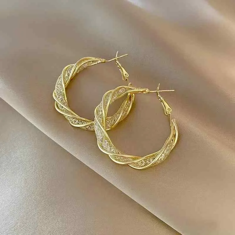 イヤリング 女性用 金属 イヤーカフ 個性派 デザイン 絡みつく 欧米風 ファッション アクセサリー ゴールド調 シンプル スタイリッシュ
