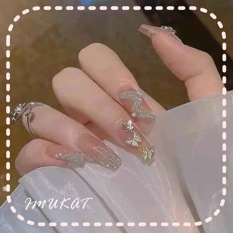 ネイルチップ ロング ピンク シルバー キラキラ 蝶々 銀粉 飾り付け 高級感 美人 大人 アート 美しい 秋 冬 披露宴 成人式 デート 卒業式 紅葉狩り 遊園地 送料無料 大人気 付け爪 つけ爪 貼るネイル