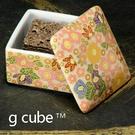 九谷焼 香箱 極上花詰ピンク g-cube ジーキューブ グリーンビズ アロマテラピー エッセンシャルオイル お香 香木 香水 線香 香炉 香器 香り 精油 陶箱 小箱 おしゃれ 人気 ギフト プレゼント リラックス 癒やし 金沢駅 石川県 お土産 白檀 沈香 ローズ グリンティ-ミント