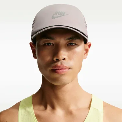ナイキ ナイキ プロ Dri-FIT アンストラクチャード スウッシュ ラン キャップ(カレッジグレー/アンスラサイト・サイズ:L/XL) IO8269-009-L/XL NIKE