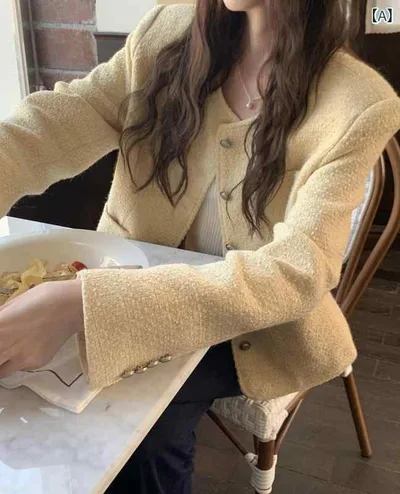 ジャケット レディース ツイード調 ショート丈 アウター ゴールドボタン 長袖 ノーカラー ライトアウター フォーマル 通勤 オフィス きれいめシルエット 羽織り 動きやすい 軽い着心地 ライトアウター