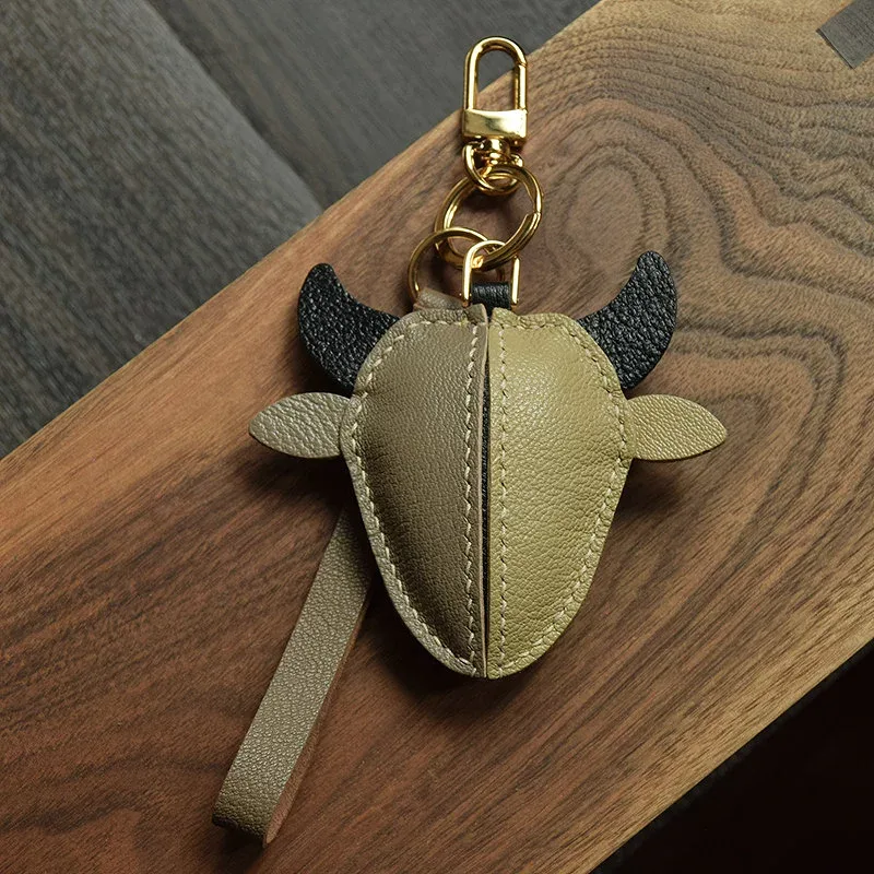 おうし座キーホルダー バッグチャーム アクセサリー 革小物 キーリング キーイング 車の鍵 チャーム ストラップ ギフト プレゼント 記念日 お祝い プチギフト 男女兼用 ハンドメイド 天然レザー 手作り