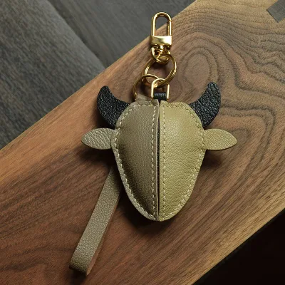 おうし座キーホルダー バッグチャーム アクセサリー 革小物 キーリング キーイング 車の鍵 チャーム ストラップ ギフト プレゼント 記念日 お祝い プチギフト 男女兼用 ハンドメイド 天然レザー 手作り