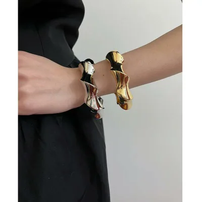 カフブレスレット バングル エスニック レディース ブレスレット 開口部 ハンド アクセサリー 女性 シンプル カジュアル クール 上品 おしゃれ