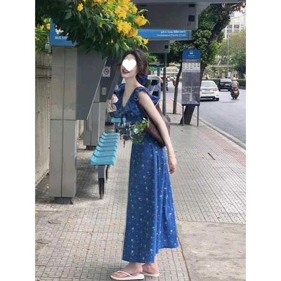 ワンピース 女性用 フレンチスタイル ロマンチック フラワープリント ストラップ Vネック デザイン 長丈 Aライン スカート 無袖 フレアスリーブ 夏 春夏 休日 リゾート 軽量 ポリエステル 素材 吸湿速乾 街頭風 気質 優雅 かわいい ビッグシルエ