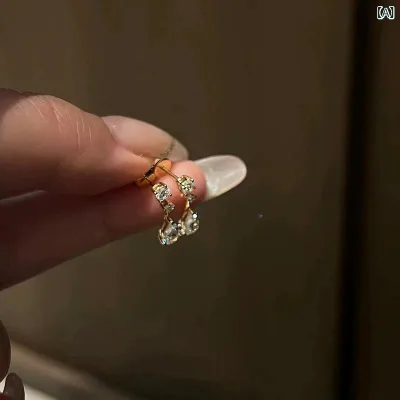 ピアス イヤリング シルバー 水滴 フサ ジルコニア クール シンプル 洗練 デザイン 輝き 気品 テアウォーター ドロップ アクセサリー 女性用 日常使い 軽量 細工 繊細 装飾品