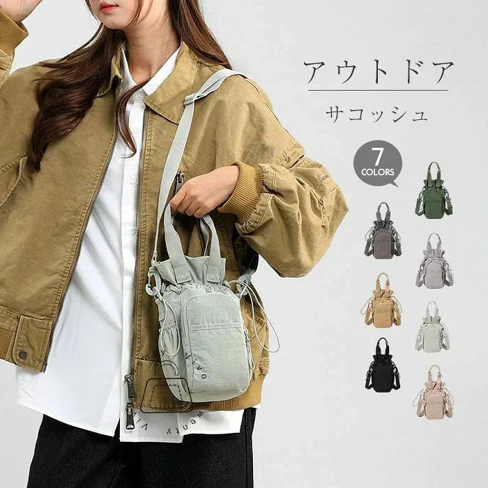 サコッシュ レディース 斜めがけ 縦型 肩掛け ナイロン バッグ 小さめ 軽量 ポシェット 巾着バッグ スマホポーチ ペットボトル ミニバッグ スマホ 軽い 手提げ オシャレ お出かけ シンプル アウトドア かわいい きれいめ ブラック