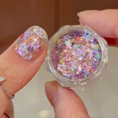 ネイルアクセサリーの プロヴァンスの 荘園の きらきら した ピンクの 赤い 本の 花の 爪の スパンコールの 学生は 甲の 素材を 身に つけます。