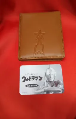 ウルトラマン バンダイ製 ウルトラマン レザーウォレット 再発売新色カラー キャメル