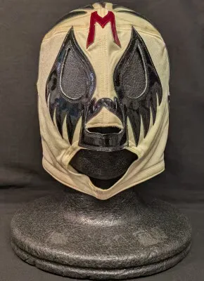 プロレスマスク アロンカナレス製【ミル・マスカラス(白×黒・赤フチ)】タグなし サイン入り 手に持った写真付き チャックタイプ