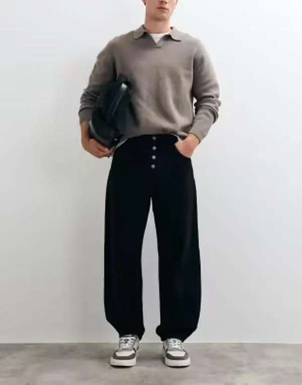 エイソス メンズ ボトムス カジュアルパンツ ASOS DESIGN relaxed barrel trouser with exposed buttons BLACK ブラック