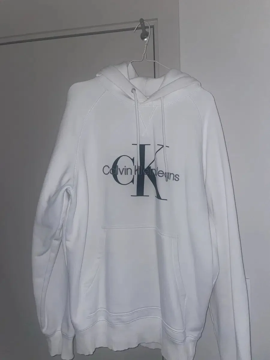 カルバン・クライン フードTシャツ