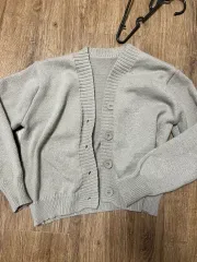 ベージュ ニット カーディガン