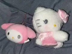 マイメロディ&ハローキティ ぬいぐるみキーホルダー出品