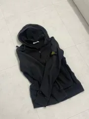 ストーンアイランド フードジップアップ ブラック M