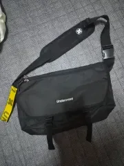 アンダークロス メッセンジャーバッグ