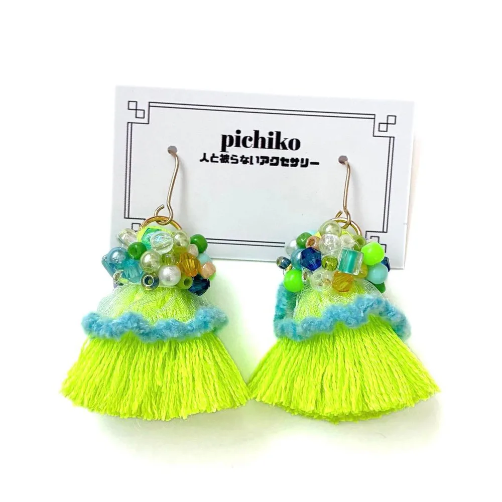 ネオンカラータッセル(蛍光イエローグリーン)×ビーズ刺繍♡ピアス/イヤリング