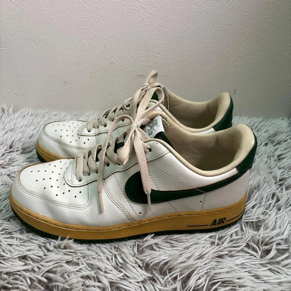 【美品】NIKE AIR FORCE 1 '07 LV8 27㎝ ナイキ