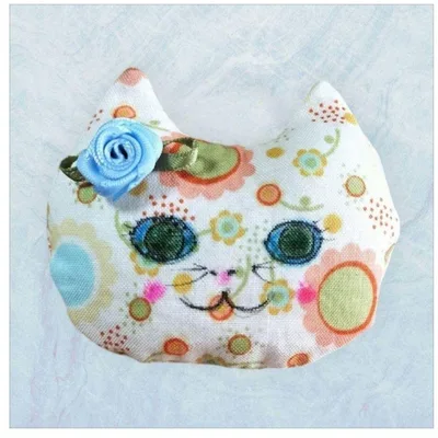 ハンドメイド 猫型ブローチ 花柄 ブルーローズ