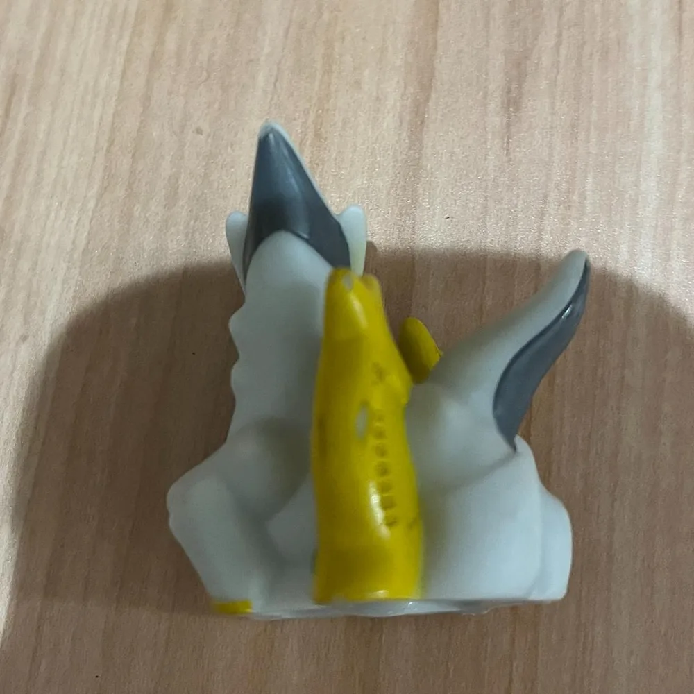 ポケモン フィギュア ホワイト イエロー