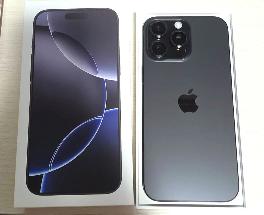 iPhone 16 Pro Max 256GB ブラックチタニウム