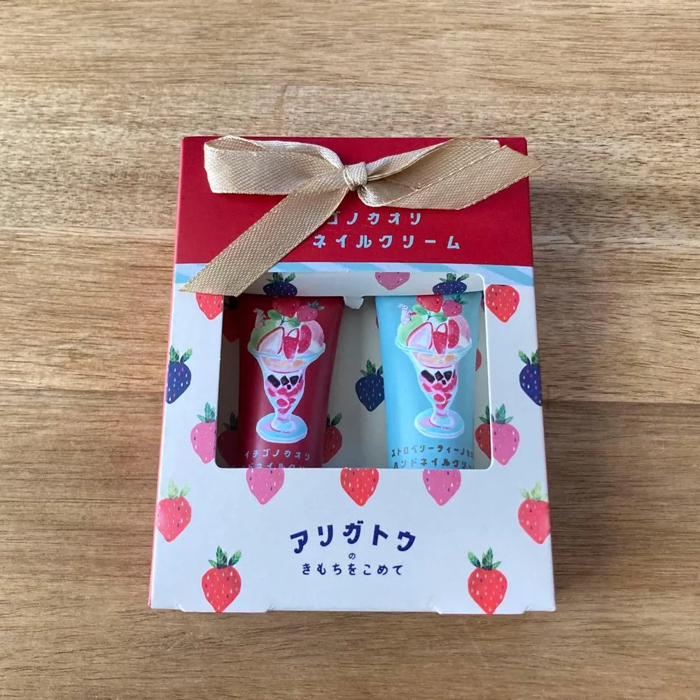 ハンドクリーム いちごの香り 2本セット ネイルクリーム プレゼント用 新品