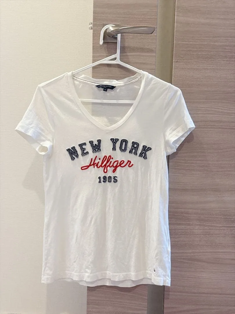 TOMMY HILFIGER ロゴ刺繍 Vネック Tシャツ ホワイト