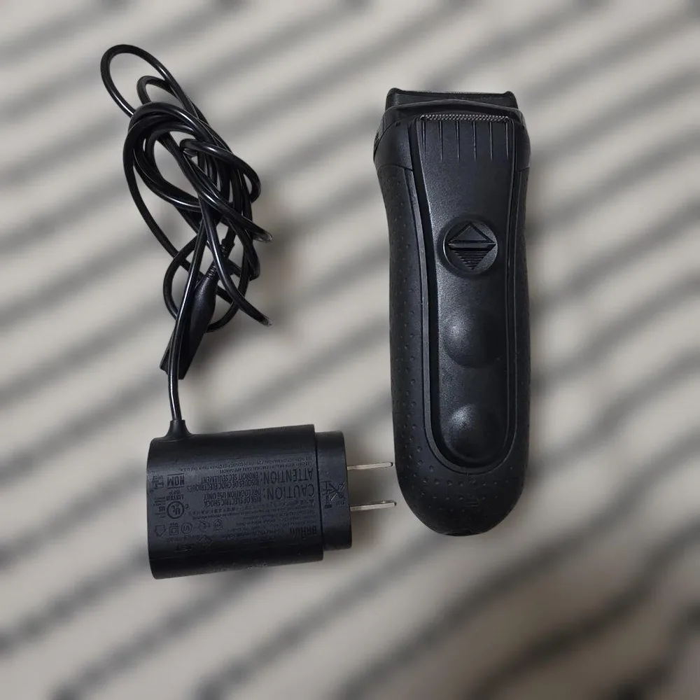 BRAUN Series 3 3020s เครื่องโกนหนวดไฟฟ้าสำหรับผู้ชาย