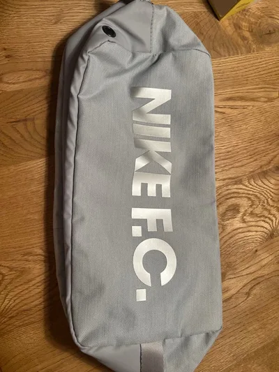 超美品 NIKE F.C. シューズケース