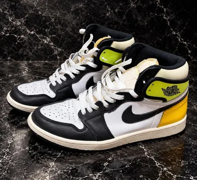 NIKE AIR JORDAN 1 HIGH OG VOLT GOLD