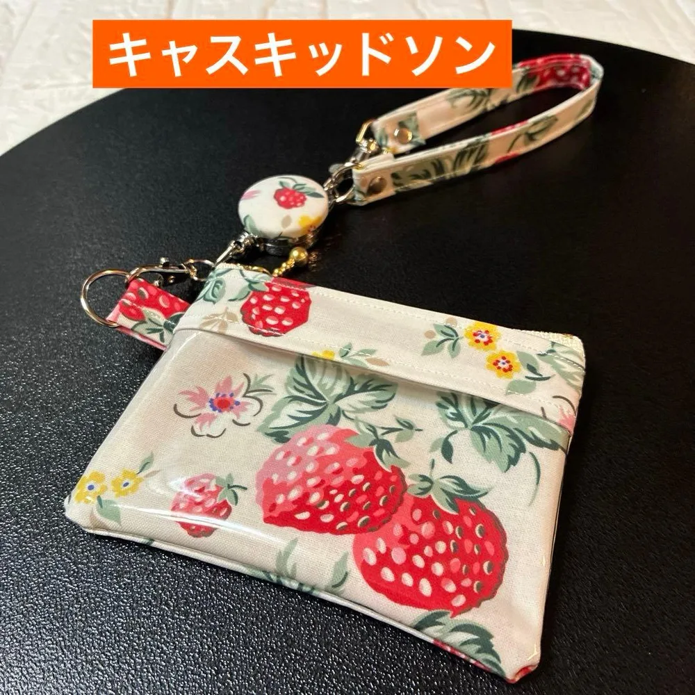 ☆ICパスケース付小物入れ キーリール付きキャスキッドソンラミネートハンドメイド